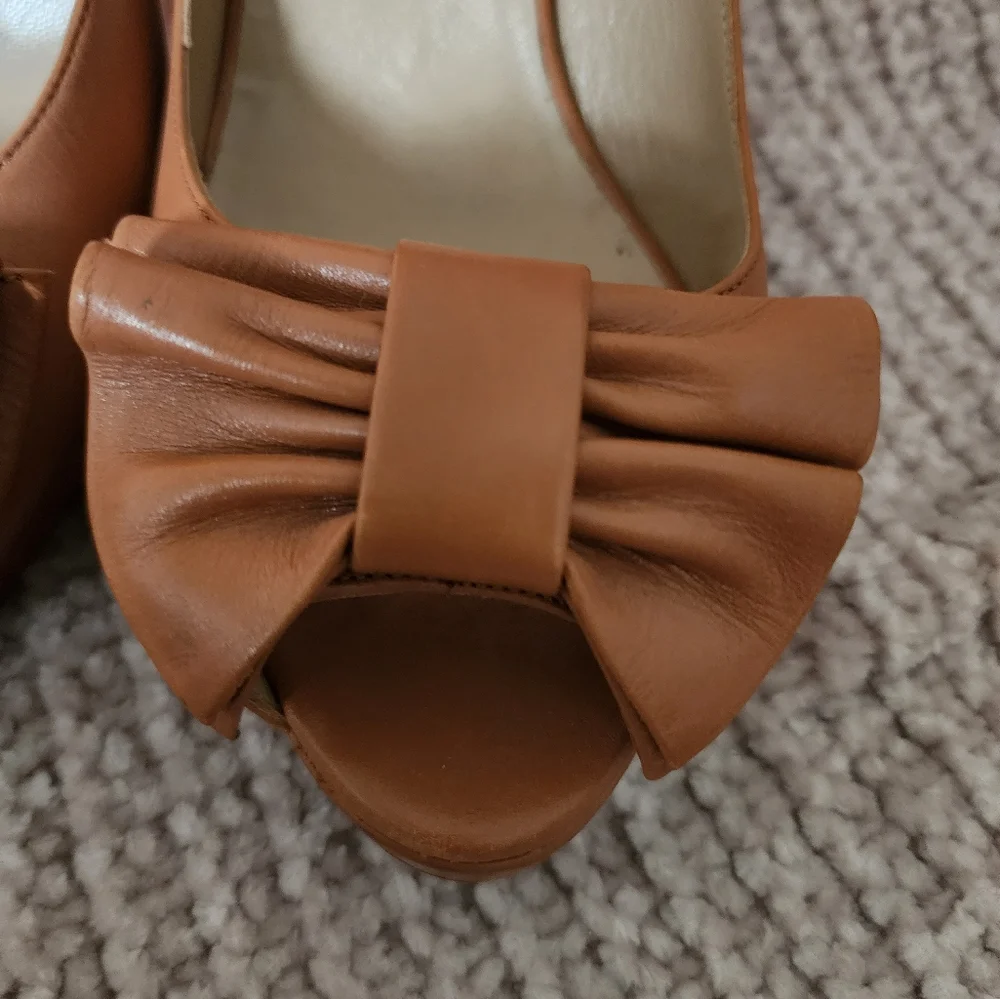 Valentino Garavani Tan Peep-Toe Heels - Picture 4 of 10